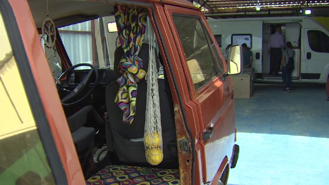 Salgın döneminde tatil yapmak isteyenler araçlarını karavana dönüştürüyor